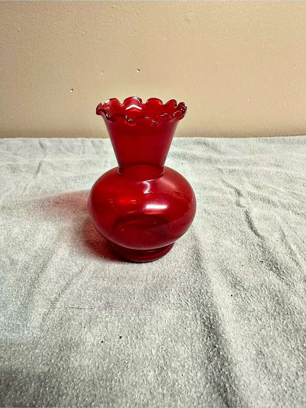 SABORA Red Glass Ruffled Rim Vase